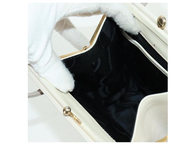 Borsa a mano Vala in pelle 2 in 1 bianca e oro Auth 160802 di Salvatore Ferragamo Bianco D'oro - vista 23