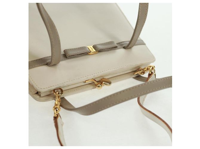 Borsa a mano Vala in pelle 2 in 1 bianca e oro Auth 160802 di Salvatore Ferragamo Bianco D'oro - vista 6