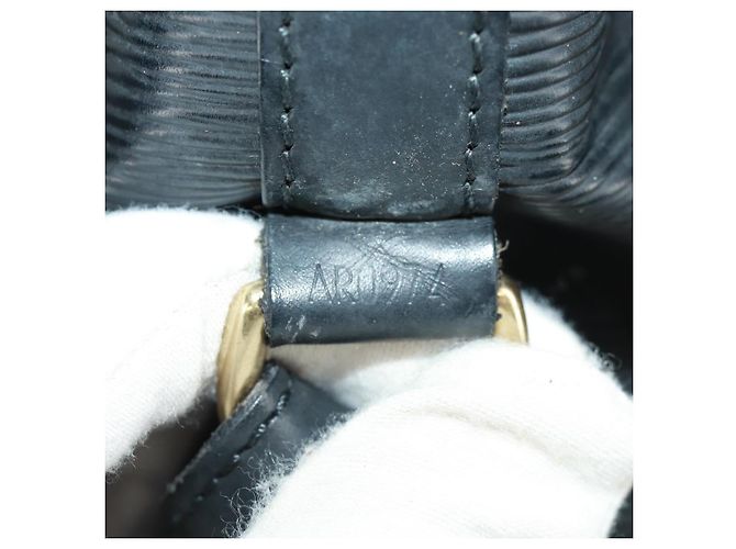 Noe LOUIS VUITTON Borsa a Spalla Petit Noé Epi Nera M44102 LV Auth 162962 Nero - vista 12