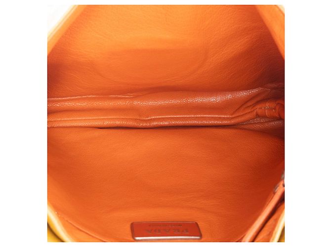 Borsa a Spalla in Pelle Prada BR2470 Cammello - vista 12