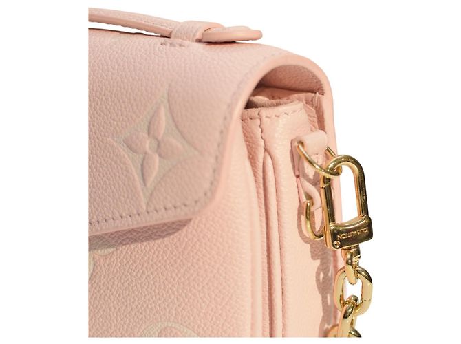 Bolsa de couro rosa pó Monogram Empreinte Giant Pochette Métis da Louis Vuitton - vista 13