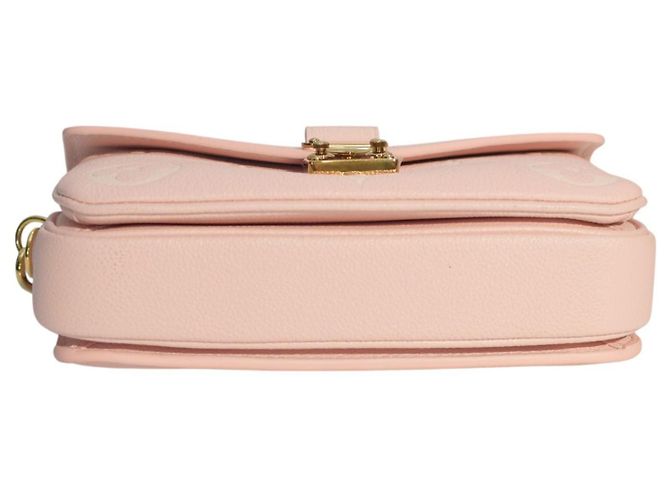 Bolsa de couro rosa pó Monogram Empreinte Giant Pochette Métis da Louis Vuitton - vista 6