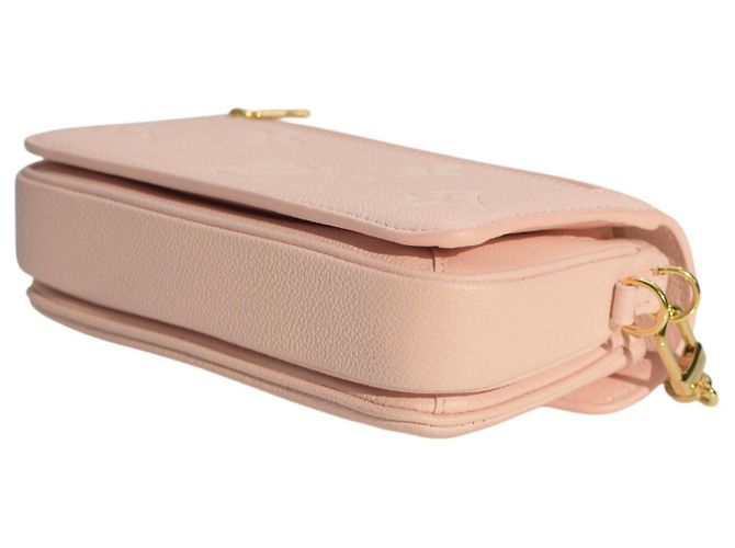 Bolsa de couro rosa pó Monogram Empreinte Giant Pochette Métis da Louis Vuitton - vista 9