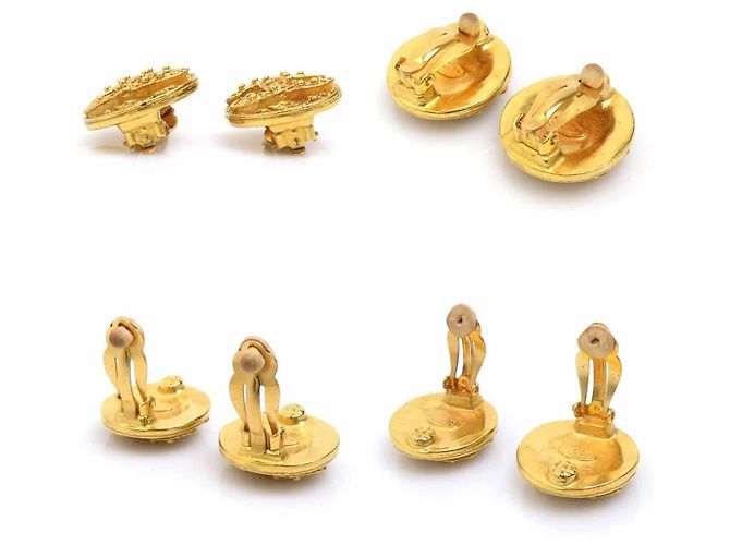 Orecchini a clip in metallo dorato Chanel Coco Mark D'oro - vista 3