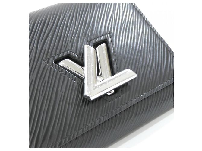 Cartera Compacta Twist Epi Louis Vuitton Negro - vista 4