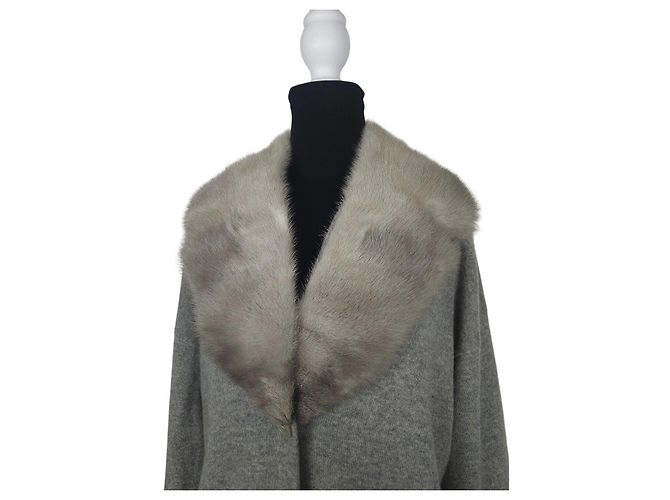 Brunello Cucinelli Grau Cashmere-Weste mit Pelzkragen - Ansicht 2