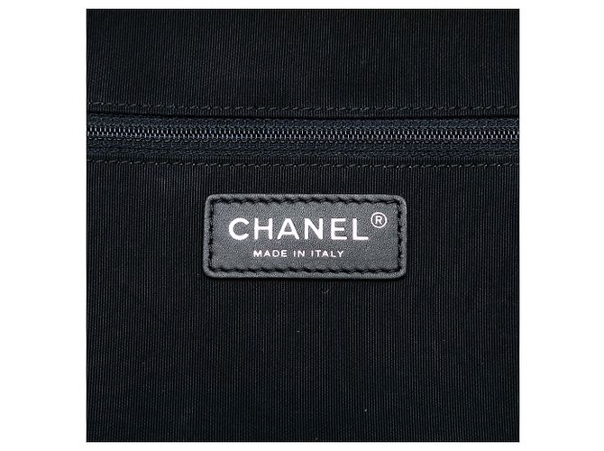 Borsa da viaggio rotonda in tela nera stampata e caviar Airlines di Chanel - vista 6