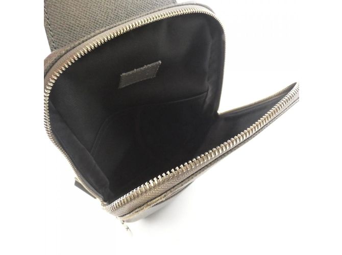 Bolso bandolera Avenue Taiga Louis Vuitton Gris - vista 8