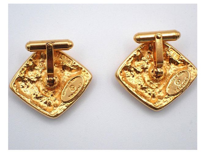 Abotoaduras em forma de diamante com logo CC da Chanel banhadas a ouro Dourado - vista 2