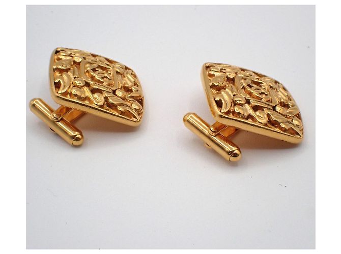 Abotoaduras em forma de diamante com logo CC da Chanel banhadas a ouro Dourado - vista 3
