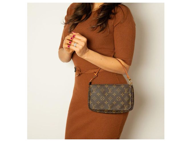 Louis Vuitton Pochette in tela Monogram Marrone - vista 3