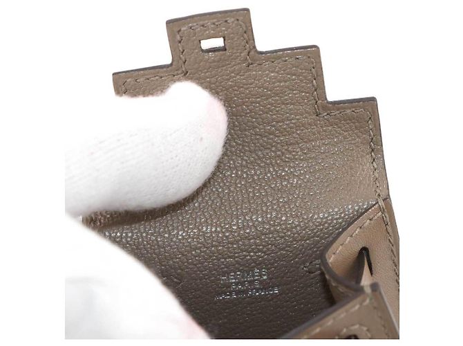 Charm per borsa Kelly Doll Bijoux di Hermès Nero Bianco Taupe - vista 9