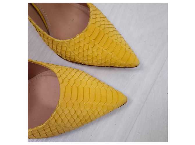 Salvatore Ferragamo scarpe gialle a punta - vista 12