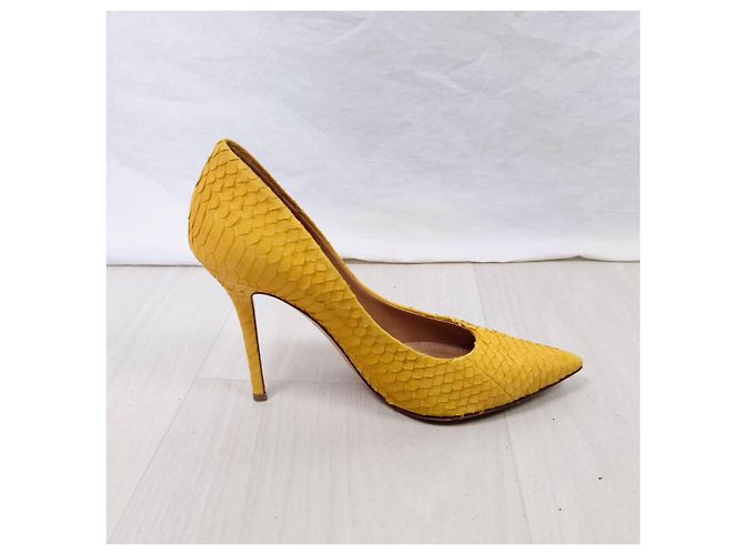 Salvatore Ferragamo scarpe gialle a punta - vista 2