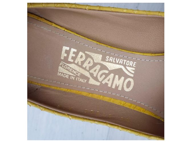 Salvatore Ferragamo scarpe gialle a punta - vista 3