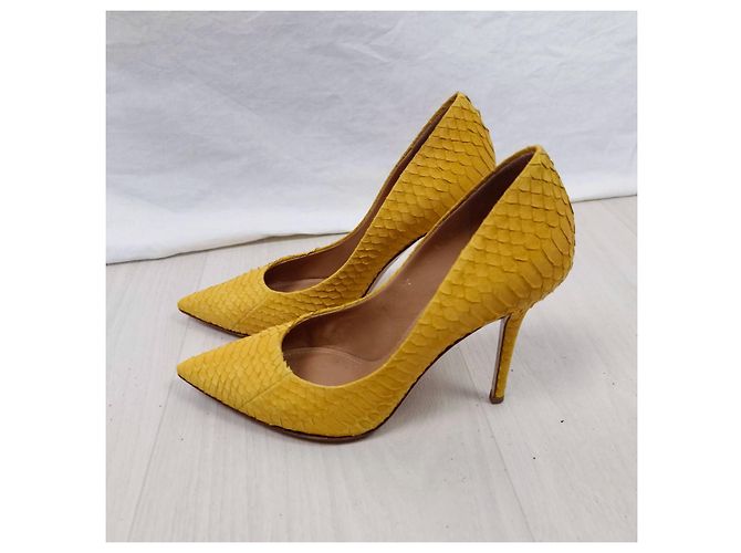 Salvatore Ferragamo scarpe gialle a punta - vista 6