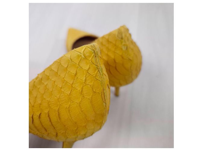 Salvatore Ferragamo scarpe gialle a punta - vista 7