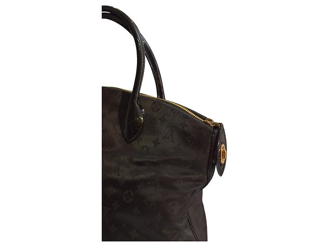 Borsa tote Louis Vuitton 2011 Desire Vertical Lockit MM in nylon monogramma nero - vista 9