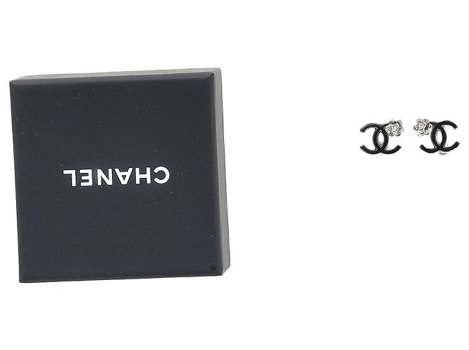 Timeless Orecchini Camelia con logo CC di Chanel in metallo argentato Argento Metallico - vista 2