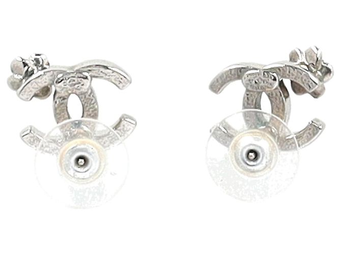 Timeless Orecchini Camelia con logo CC di Chanel in metallo argentato Argento Metallico - vista 3