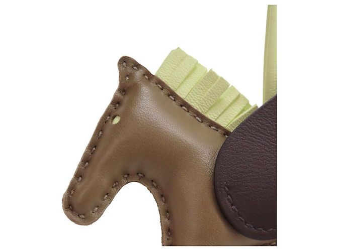 Charm in pelle Pegasus Rodeo PM di Hermès Giallo - vista 6