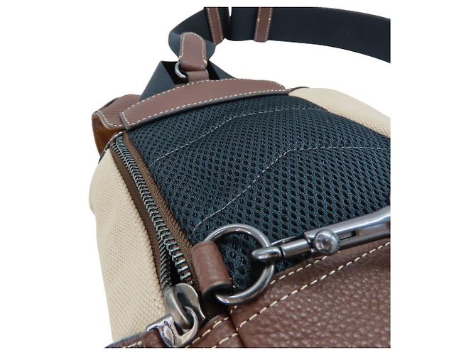 Borsa a Spalla in Tela e Pelle Hudson Small Pack di Coach Marrone - vista 11