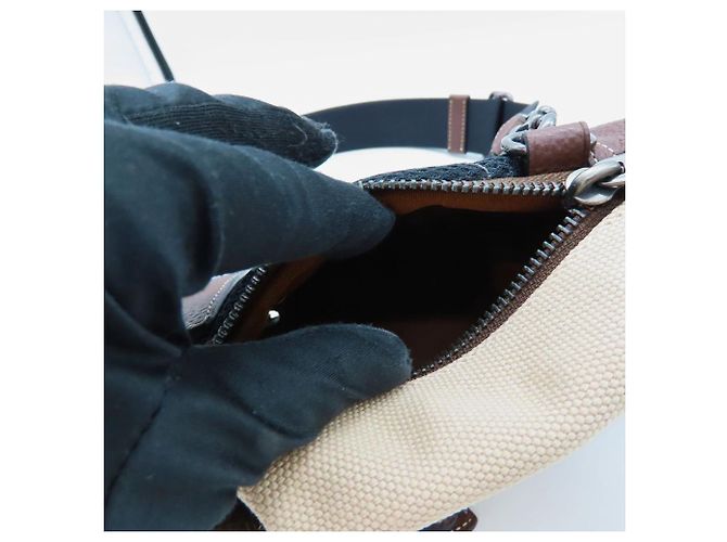 Borsa a Spalla in Tela e Pelle Hudson Small Pack di Coach Marrone - vista 12