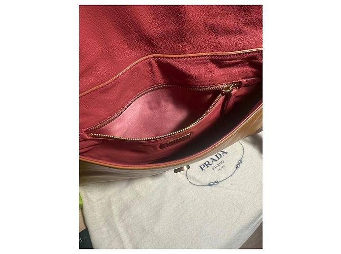 Prada Schultertasche aus Kamelleder mit Fransen - Ansicht 17