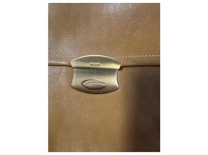 Prada Schultertasche aus Kamelleder mit Fransen - Ansicht 2