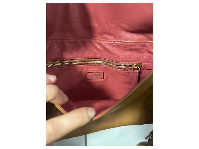 Prada Schultertasche aus Kamelleder mit Fransen - Ansicht 5