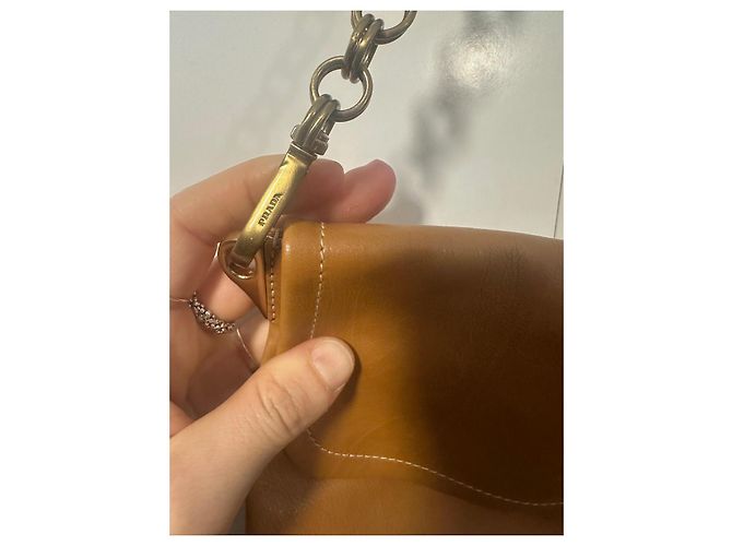 Prada Schultertasche aus Kamelleder mit Fransen - Ansicht 7