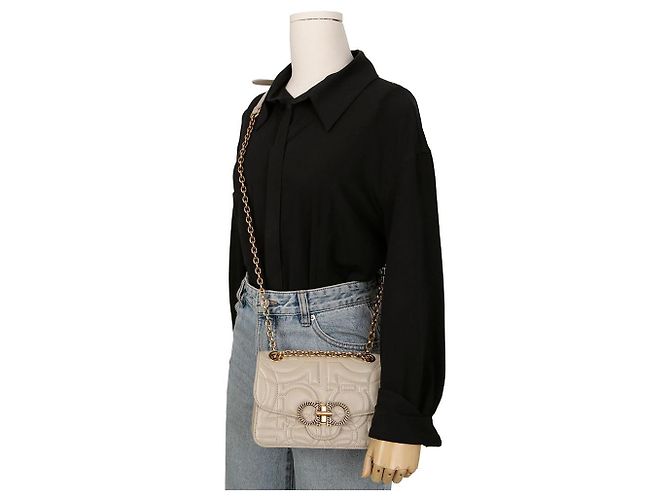 Salvatore Ferragamo Bolsa de ombro Ganchini acolchoada com corrente - Ansicht 13