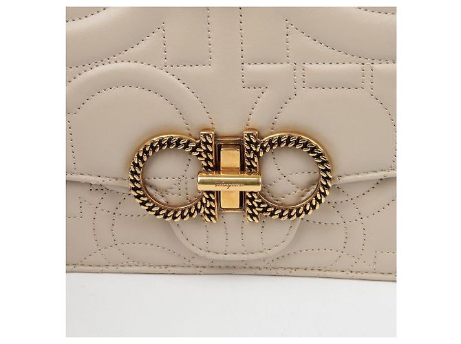 Salvatore Ferragamo Bolsa de ombro Ganchini acolchoada com corrente - Ansicht 3