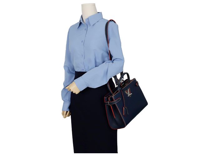 Louis Vuitton Borsa a Spalla Twist Tote Blu - vista 16