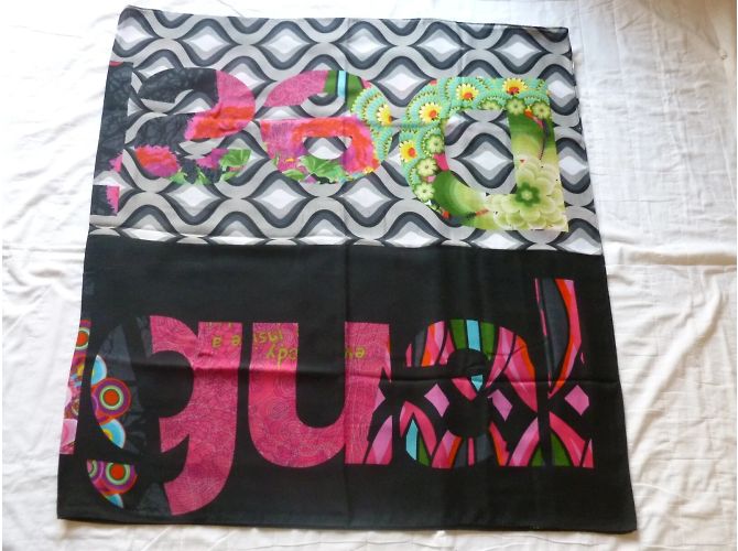Nuovo stole/scarf maxi multicolore DESIGUAL Nero - vista 10