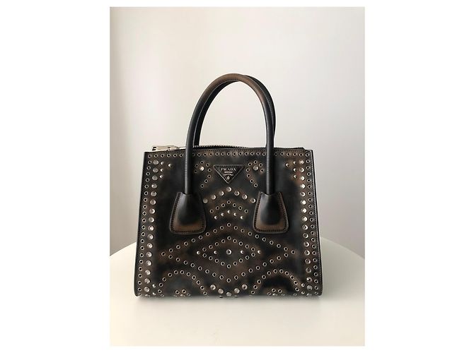 Prada Tasche aus braunem Leder. Vintage Ebano Vitello. - Ansicht 2