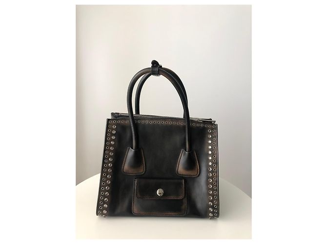 Prada Tasche aus braunem Leder. Vintage Ebano Vitello. - Ansicht 3