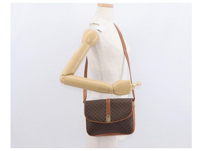 Céline Borsa a Spalla in Tela Macadam CELINE in Pelle PVC Marrone Oro Auth 161211 D'oro - vista 24