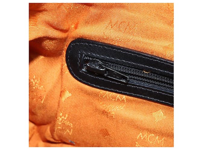 Borsa Boston Mini Vicetos Logogram MCM in PVC Nero Oro Auth am10417 D'oro - vista 20