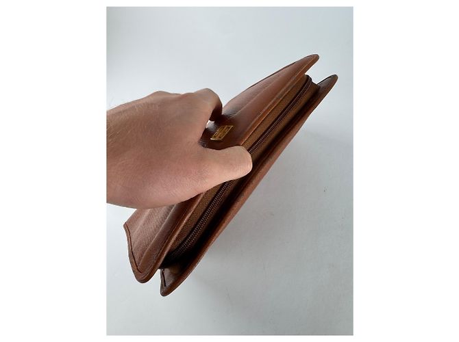 Clutch in pelle vintage Givenchy marrone Arancione - vista 10