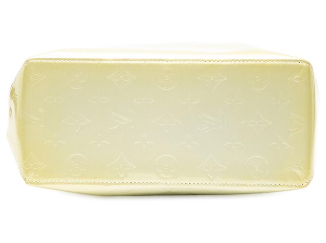 Louis Vuitton Borsa Reade MM in Vernis Monogram Bianco Crudo - vista 3