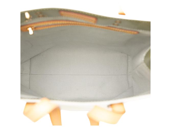 Louis Vuitton Borsa Reade MM in Vernis Monogram Bianco Crudo - vista 4