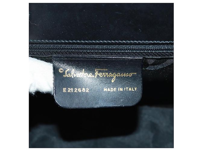 Borsa a Spalla Gancini in Pelle Nera e Oro Salvatore Ferragamo Auth 160020 Nero D'oro - vista 12