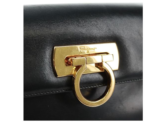 Borsa a Spalla Gancini in Pelle Nera e Oro Salvatore Ferragamo Auth 160020 Nero D'oro - vista 17