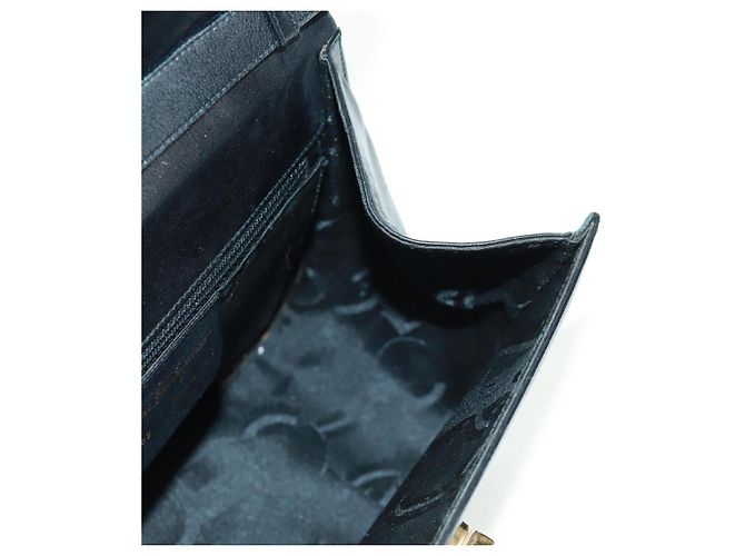 Borsa a Spalla Gancini in Pelle Nera e Oro Salvatore Ferragamo Auth 160020 Nero D'oro - vista 19