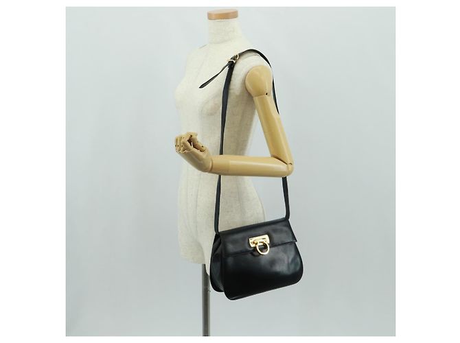 Borsa a Spalla Gancini in Pelle Nera e Oro Salvatore Ferragamo Auth 160020 Nero D'oro - vista 23