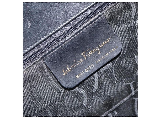 Borsa a mano Vala in pelle 2 in 1 nera e oro Auth 161693 di Salvatore Ferragamo Nero D'oro - vista 12