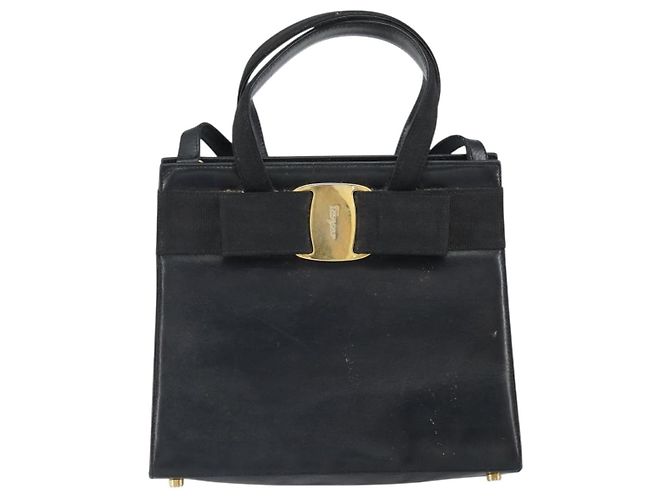 Borsa a mano Vala in pelle 2 in 1 nera e oro Auth 161693 di Salvatore Ferragamo Nero D'oro - vista 13
