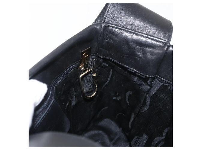 Borsa a Spalla Gancini in Pelle Nera e Oro Salvatore Ferragamo Auth hk3306 Nero D'oro - vista 17