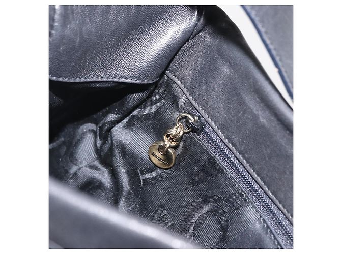 Borsa a Spalla Gancini in Pelle Nera e Oro Salvatore Ferragamo Auth hk3306 Nero D'oro - vista 19